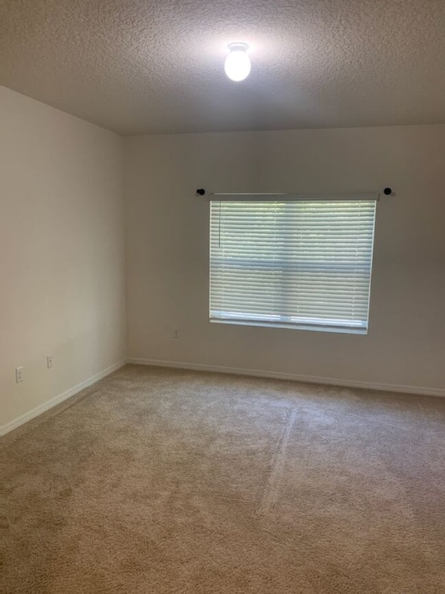 Building Photo - Beautiful Home Located In The New Chestnut Village Neighborhood On SW Archer Road