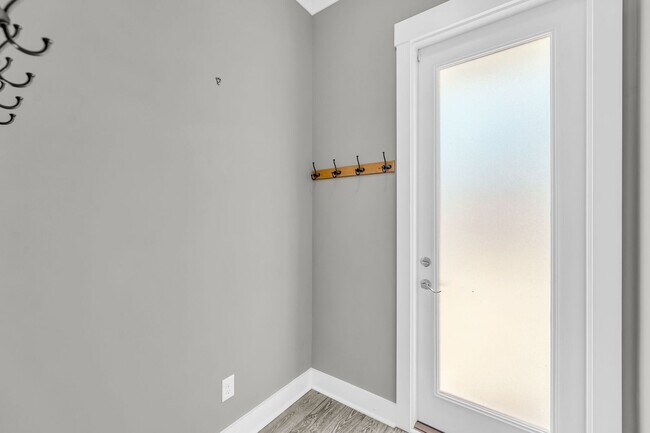 Building Photo - Charming Partially Furnished 3BR/2.5BA Home in the Heart of Park Circle — Available for Quick Mov...