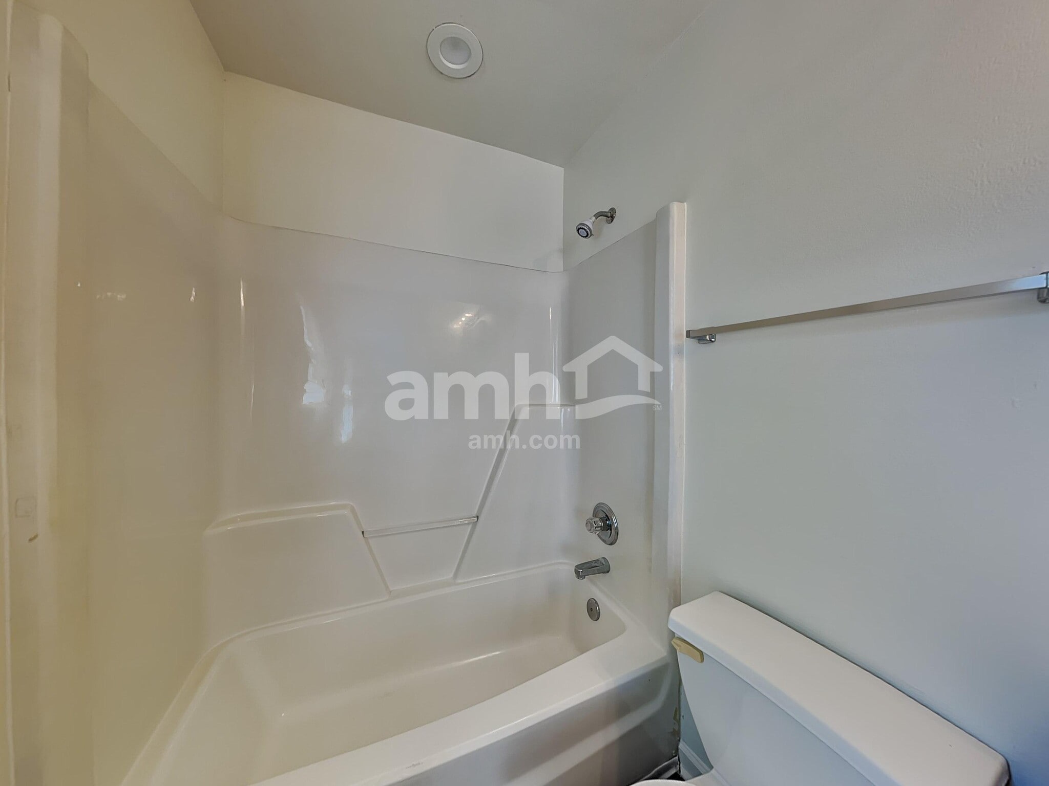 Building Photo - 108 River Watch Dr