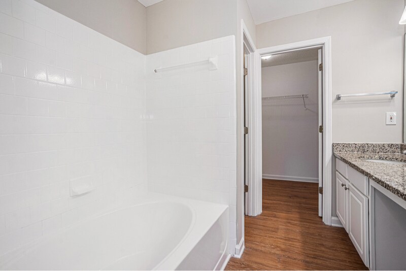 Building Photo - 2894 Regent Walk Dr