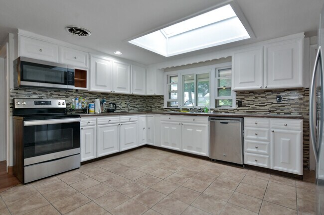 Building Photo - 3 Durso Ave