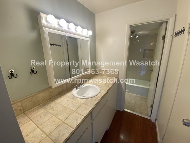 Building Photo - Come See This Charming 1-Bedroom 1 Bathroo...