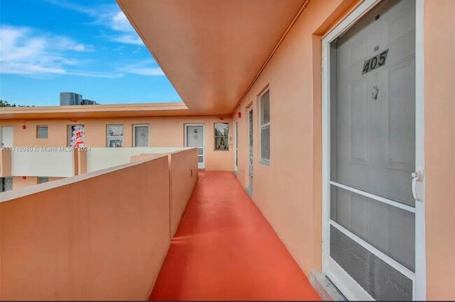 Building Photo - 1301 NE 191st St