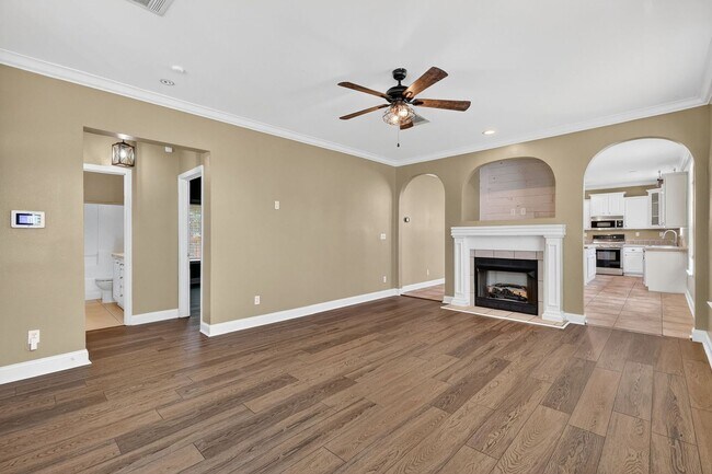 Building Photo - Charming and spacious home for rent in Leesburg!