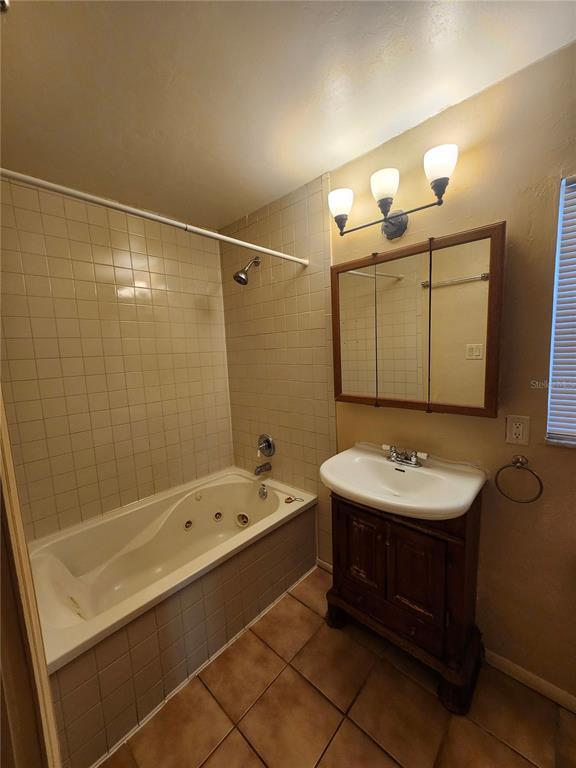 Building Photo - 2220 Birchcrest Blvd