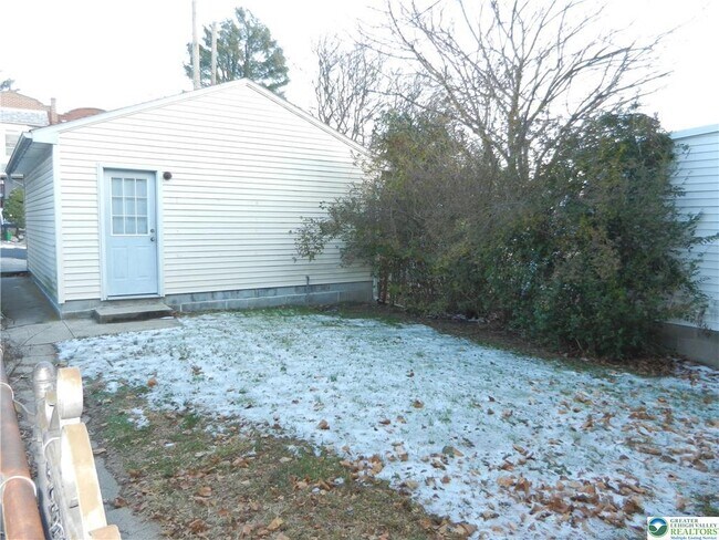 Building Photo - 1428 Center St