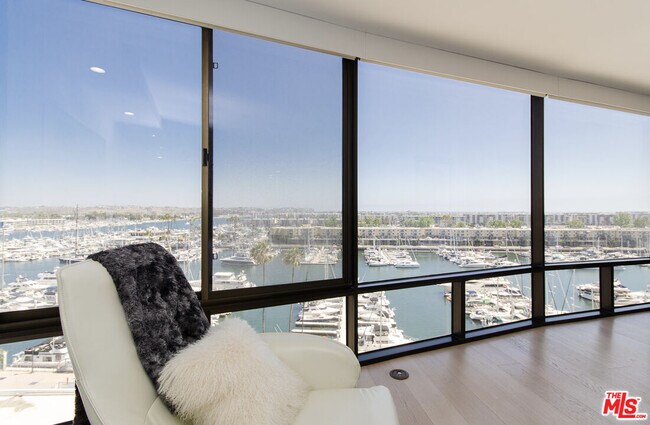 Building Photo - 4335 Marina City Dr