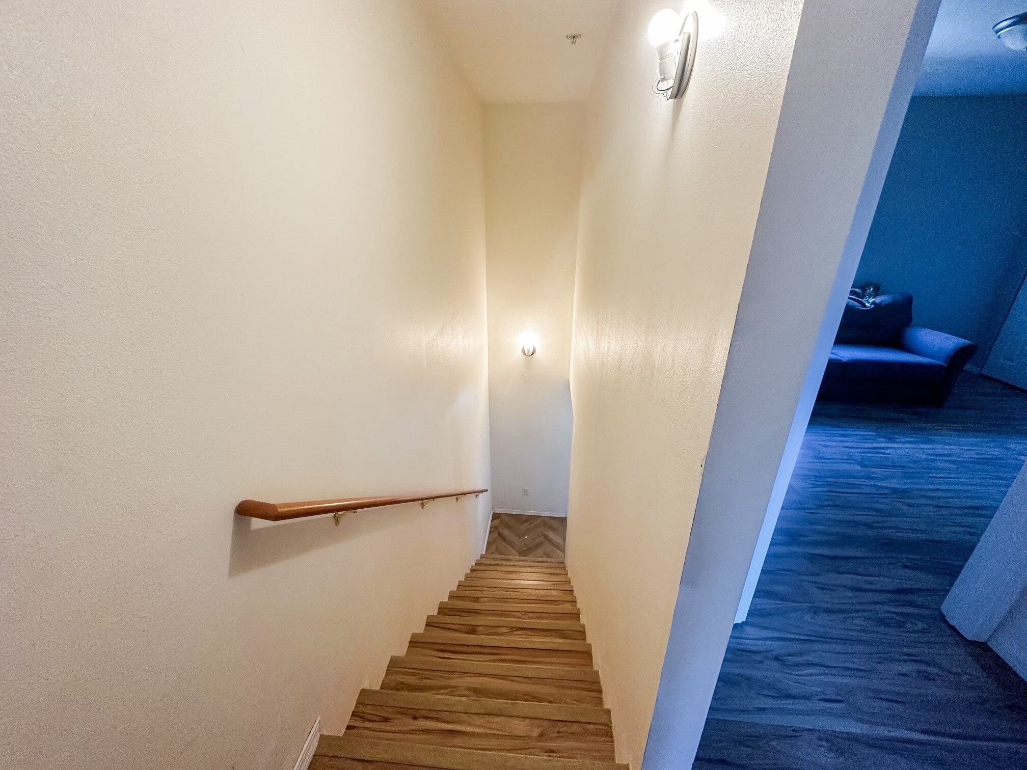 upstairs - 1528 E 7th Ave