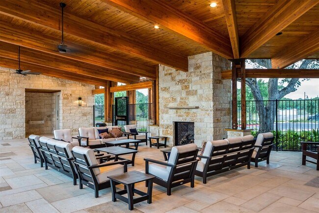 Building Photo - 136 MacArthur Dr