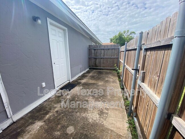 Building Photo - 1419 W Kilpatrick St