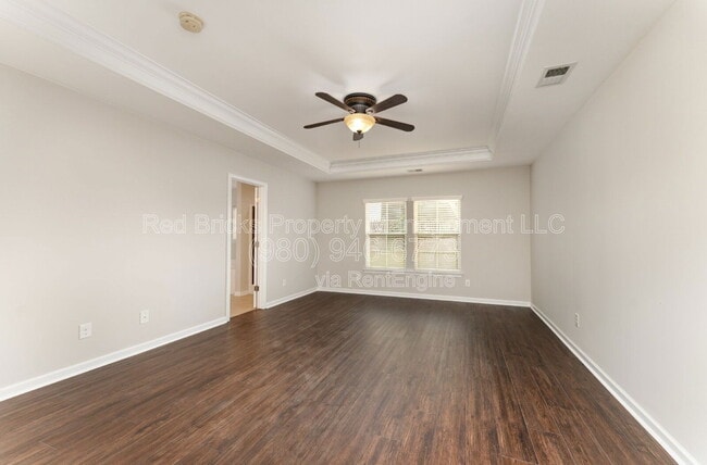 Building Photo - 2288 Barrowcliffe Dr NW