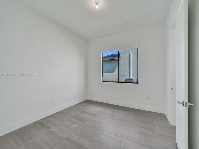 Building Photo - 5736 SW 104th Terrace