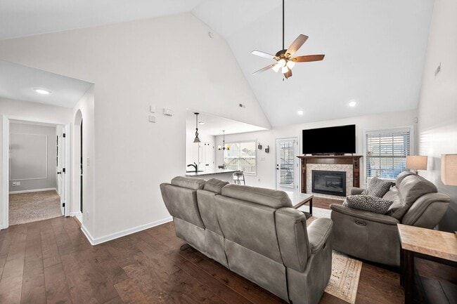 Building Photo - 222 Cooper River Wy