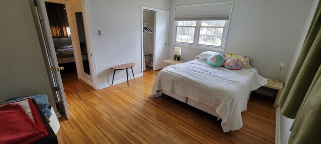 Building Photo - 117 N Brookfield Rd