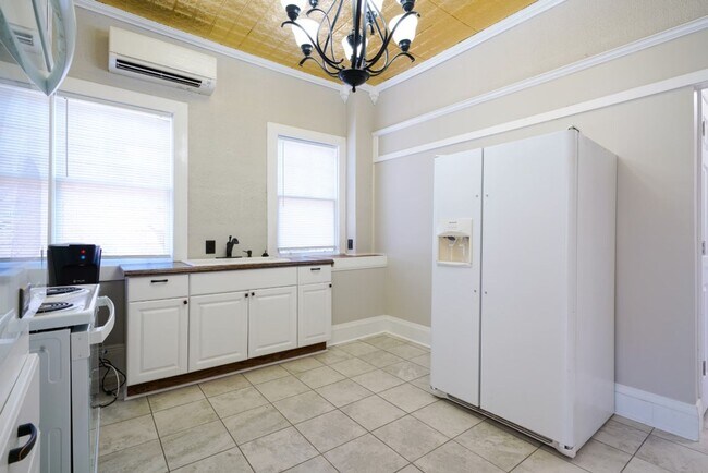 Building Photo - Beautiful 3BR in Birmingham’s Historic Highlands – Don't Miss Out!