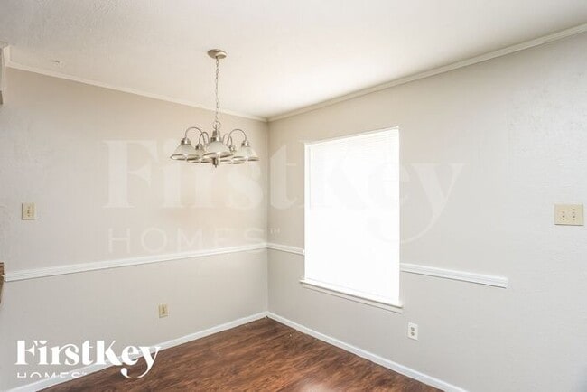 Building Photo - 818 Sandalwood Ln