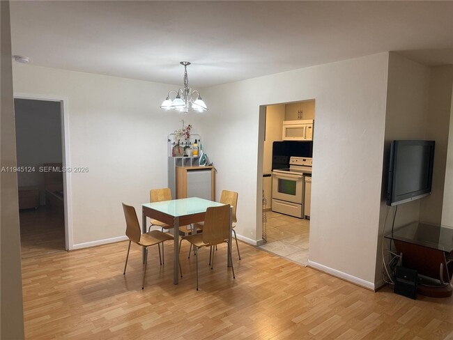 Building Photo - 17021 N Bay Rd