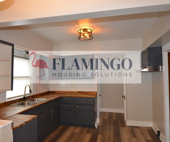 Building Photo - 565 Kenwood Ave