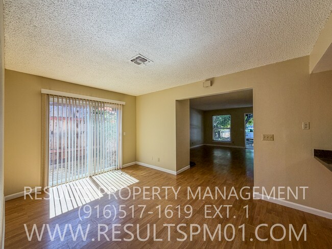 Building Photo - Adorable 2 bedroom duplex