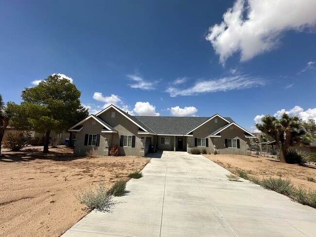 Building Photo - 58064 Bonanza Dr