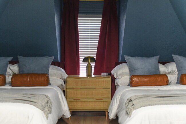 Building Photo - 3531 Fleming Ave