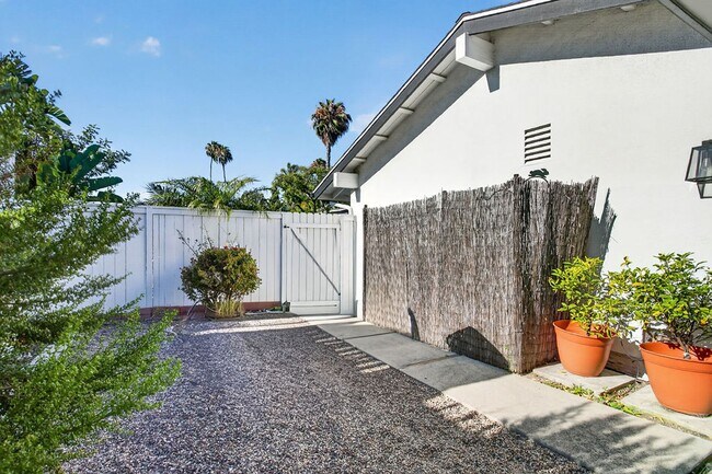 Building Photo - Sought After Mesa Verde Home