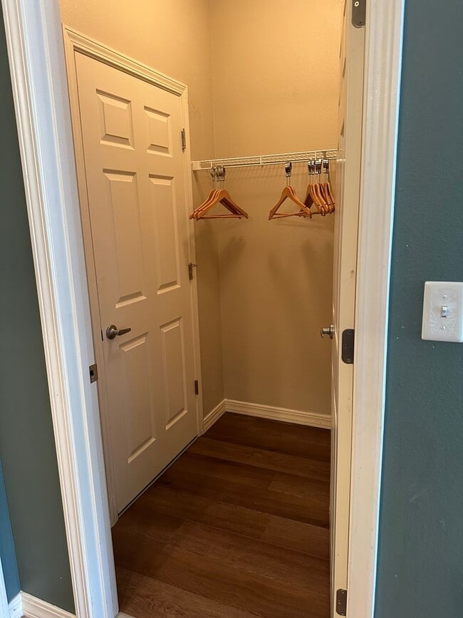 Building Photo - Furnished 2 Bedroom 2 Bath Executive Apart...