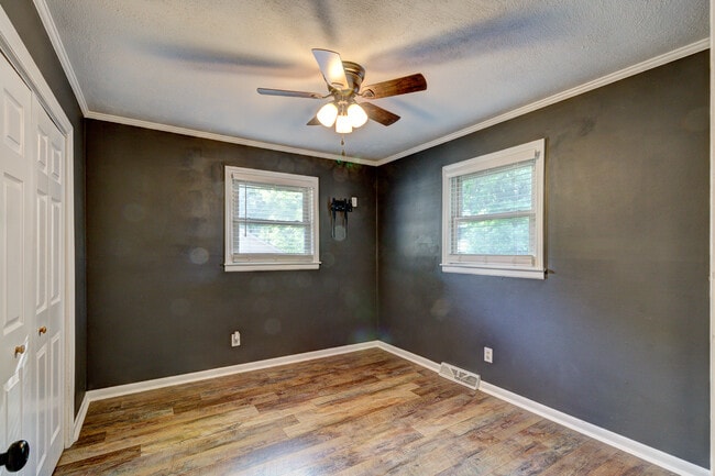 Building Photo - 1409 Delview Rd
