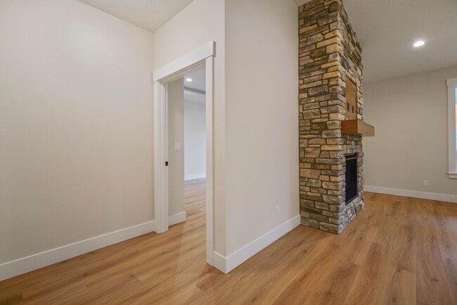 Building Photo - 3Bd/2Ba Single Story Home - Available Early March 2026!