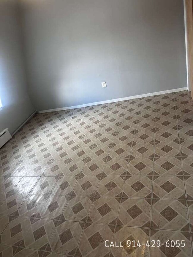 Building Photo - 44 Vineyard Ave