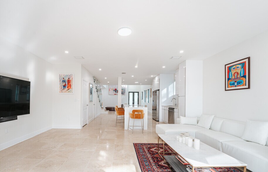 Building Photo - 2766 SW 33rd Ave