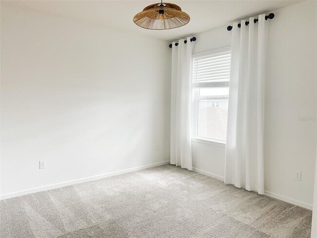 Building Photo - 1889 Summer Serenity Dr