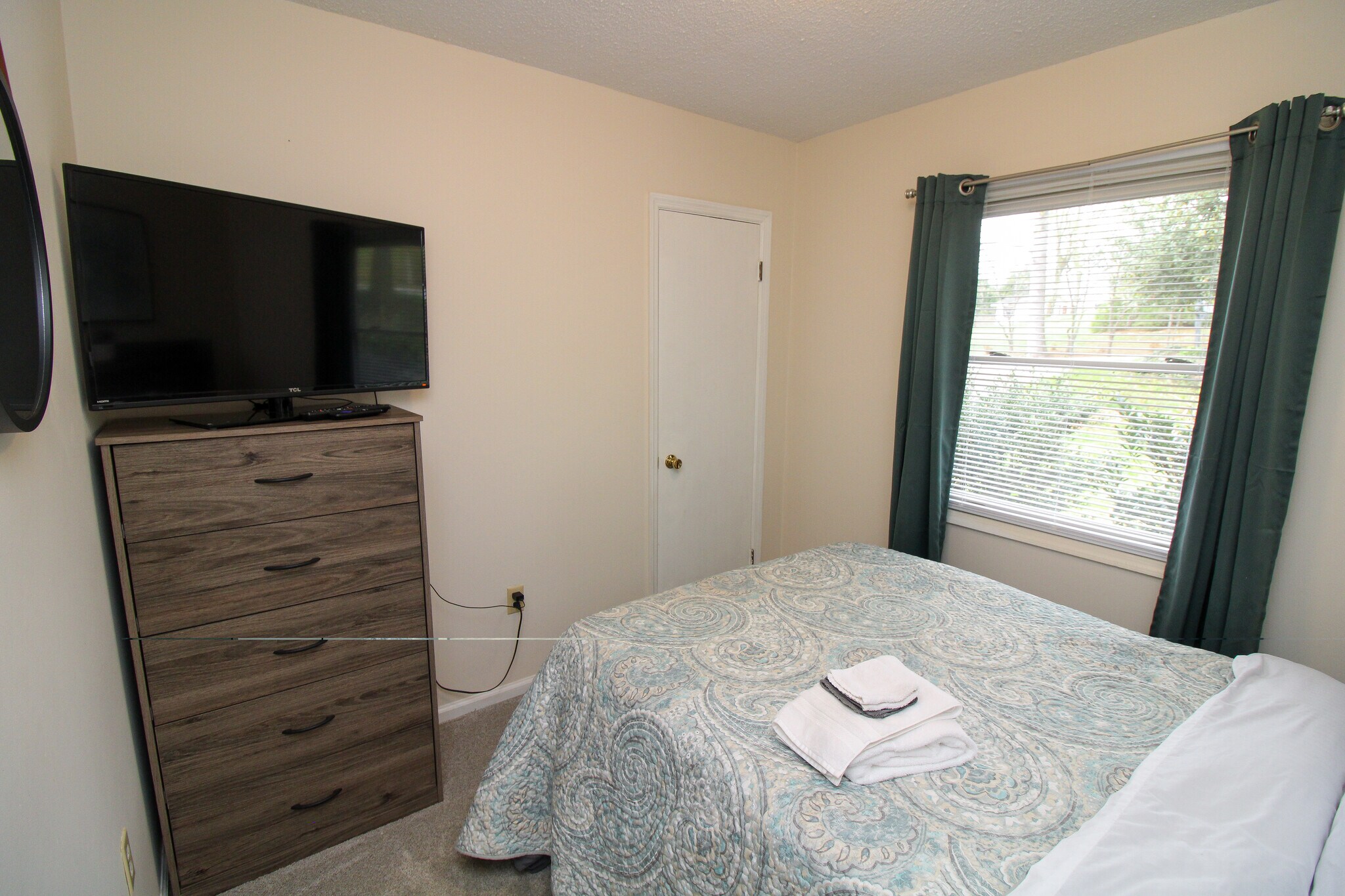 Building Photo - 39 Southwicke Dr