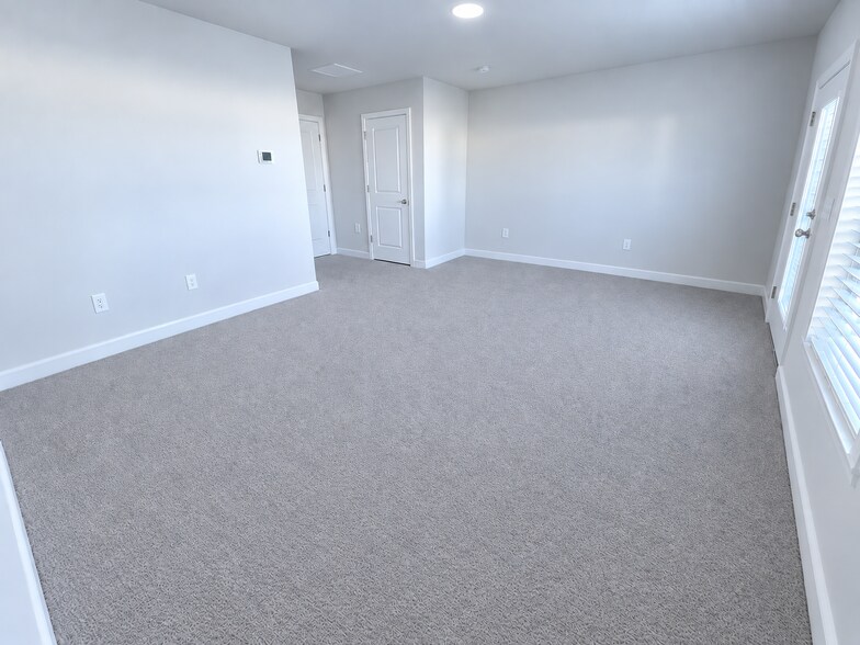 Building Photo - Room in Townhome on Chert Ln