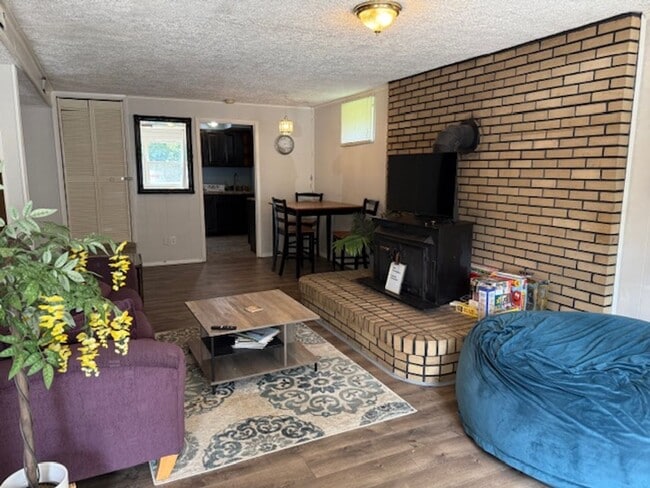Building Photo - Knoxville 37921 - 1 bed 1 bath downstairs ...