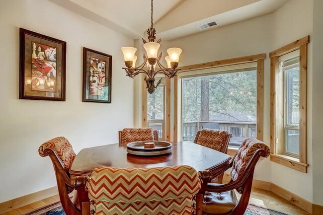 Building Photo - 3390 Beaver Brae