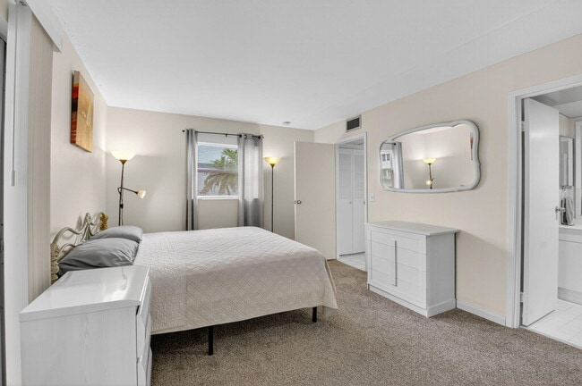 Building Photo - 359 Saxony Trail