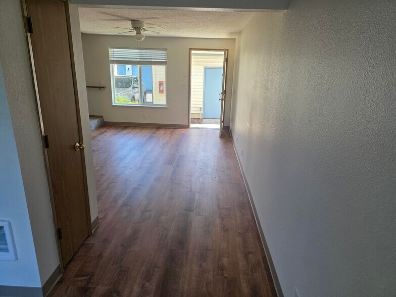 Building Photo - 4792 Lancaster Dr NE