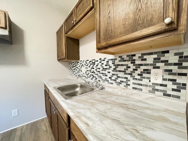 Building Photo - 2259 Loth St