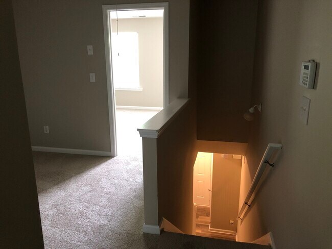 Building Photo - 815 Crestwell Cir SW