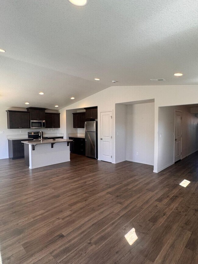 Building Photo - 1642 Zoe Ave