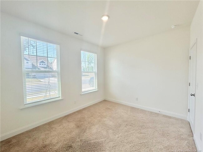 Building Photo - 282 Creekhaven Dr