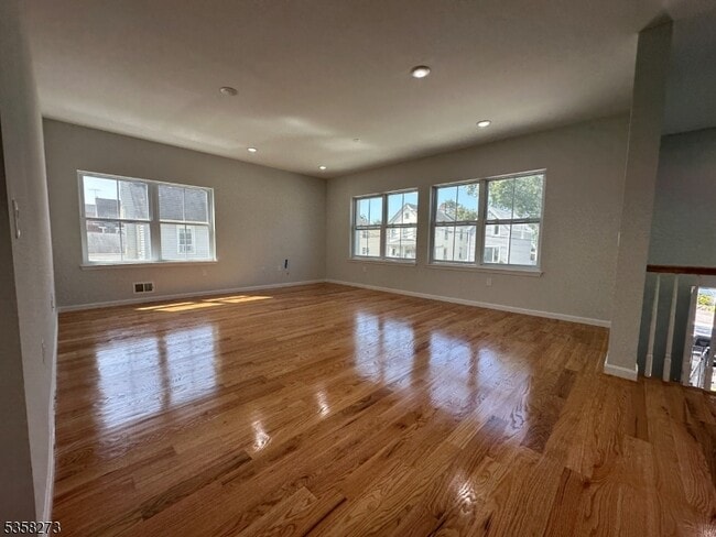 Building Photo - 476 Meade St