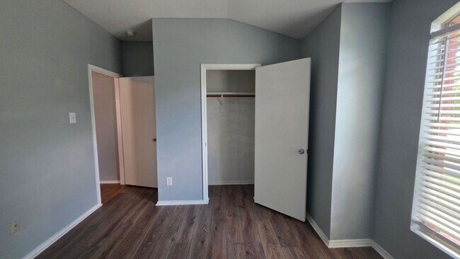 Building Photo - 5820 Show Master Ln