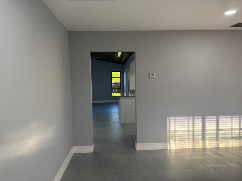 Building Photo - 701 SE 21st Ave