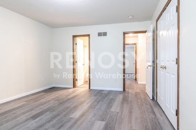 Building Photo - Cute 3 Bed, 2 full bath Townhome in Liberty