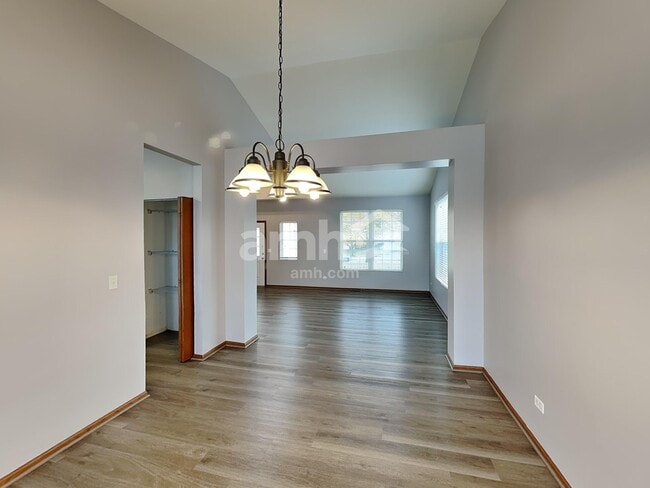 Building Photo - 3803 Saratoga Dr