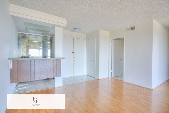 Building Photo - Spacious 2-Bedroom, 2-Bathroom Unit in Prime Monterey Park