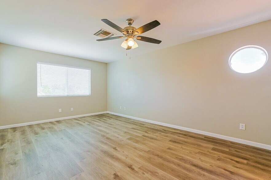 Building Photo - 4005 E Woodland Dr