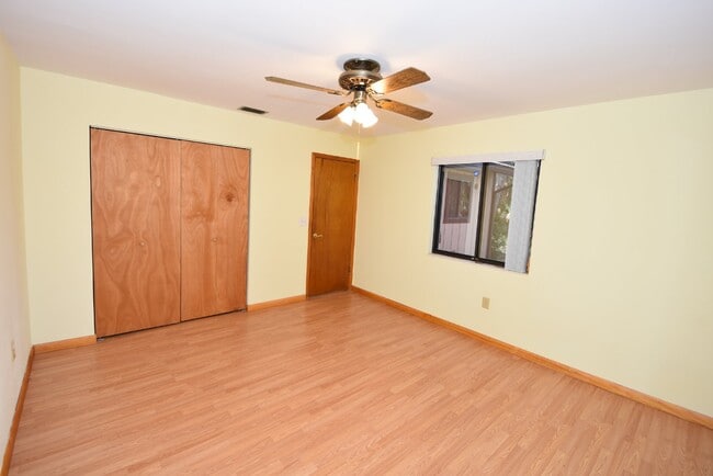 Building Photo - Lovely, 2 bedroom townhome in the Villages...